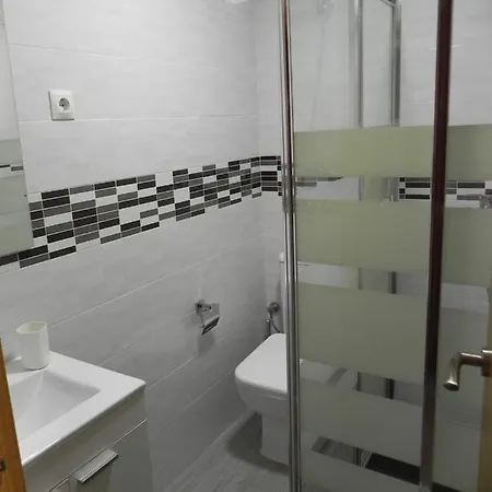 Holidays2malaga Reyna Manescau Apartments- Zona Huelin & 450 Mts De La Playa Apartment *