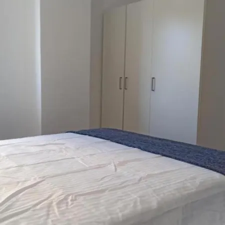 Holidays2malaga Reyna Manescau Apartments- Zona Huelin & 450 Mts De La Playa Apartment *